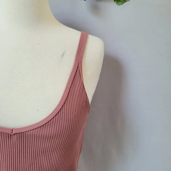 Vuori Women's Rib Crop Tank Top M - Picture 3 of 15